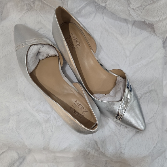 Naturalizer Silver Pointed Toe Women's Flats - Metallic D'Orsay Style, Size 10 - Picture 6 of 9